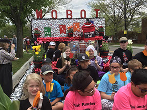 Sutdents Riding Float